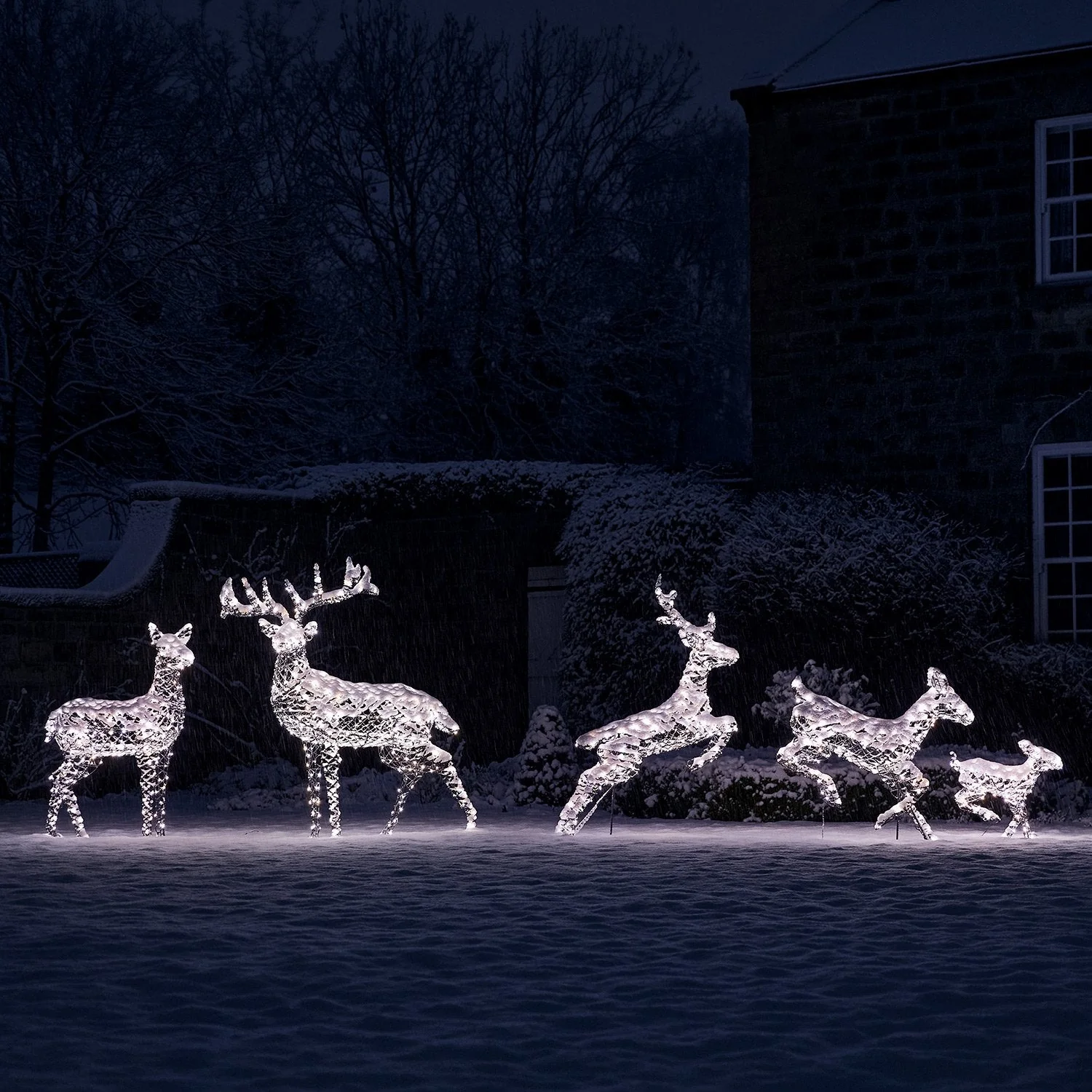 1m Regular Harlow Rattan Doe & Fawn Dual Colour LED Light Up Reindeer Duo - Image 12