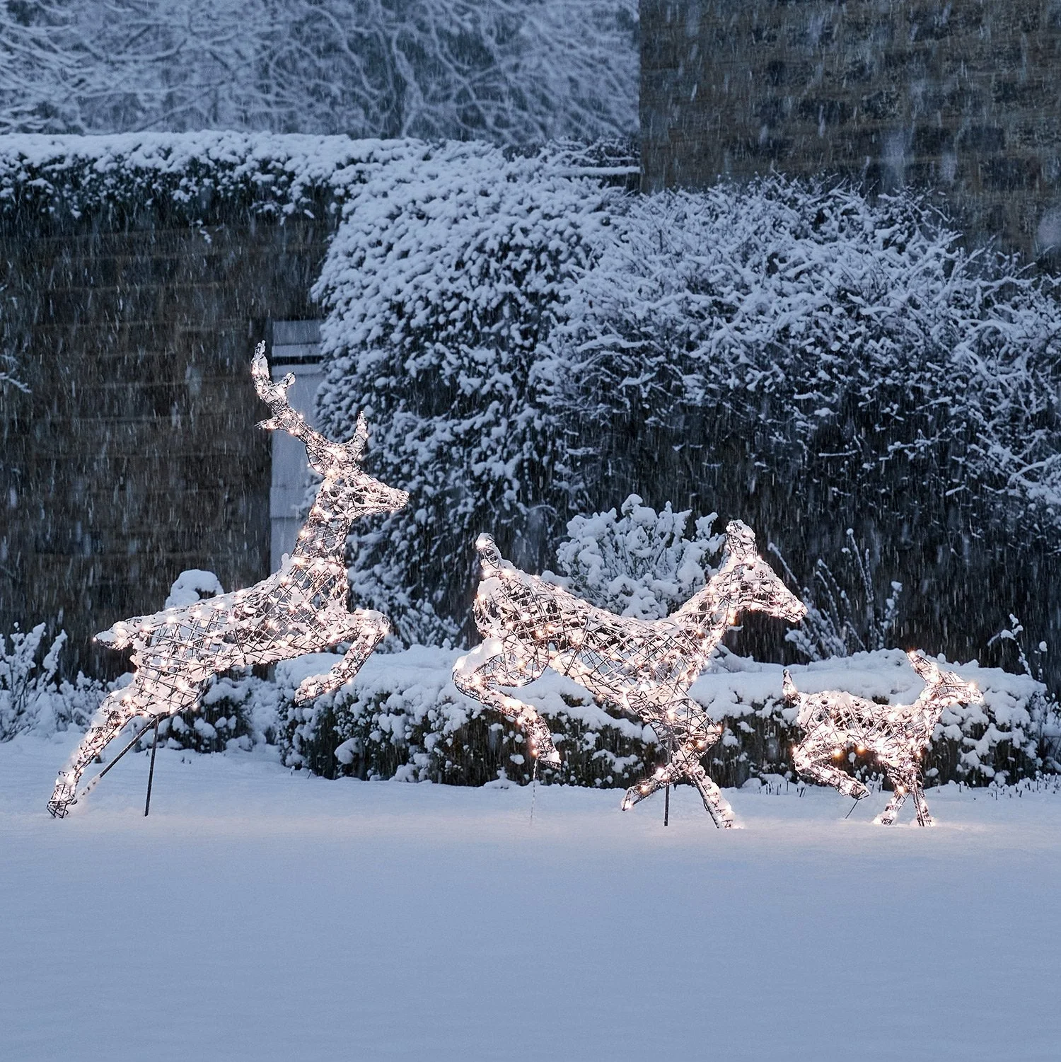1m Regular Harlow Rattan Doe & Fawn Dual Colour LED Light Up Reindeer Duo - Image 13